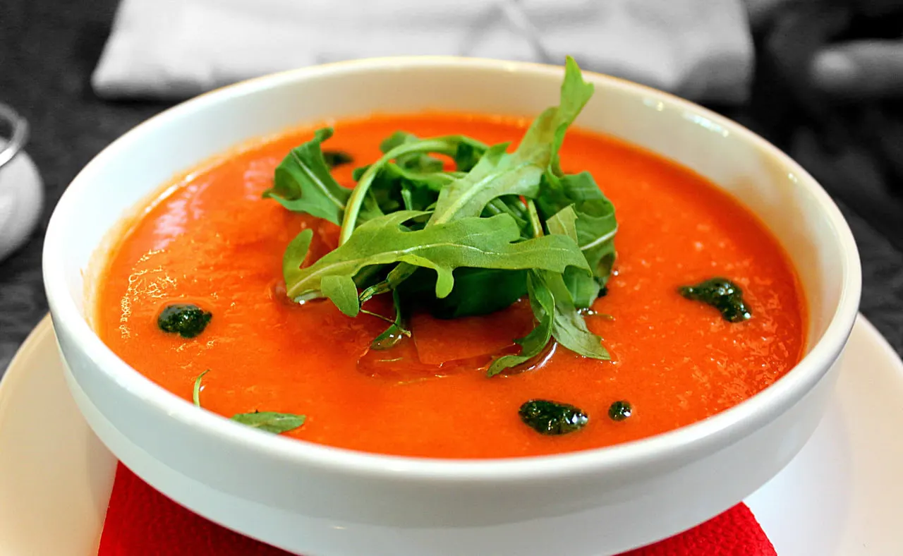 Tomaten-Knoblauch-Basilikum-Suppe – Speisekarte Restaurant Seute Deern Cuxhaven